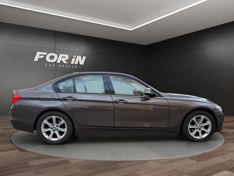 BMW Řada 3 (2013) 135KW 320D X-DRIVE - fotka 7 z 27