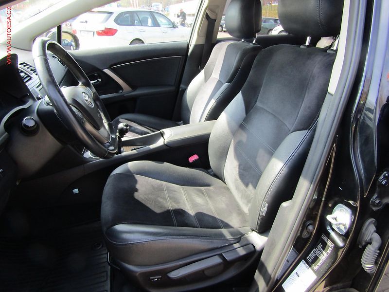 Toyota Avensis (2013) 2.0 D4-D, 1.maj,ČR, Navi - fotka 9 z 21