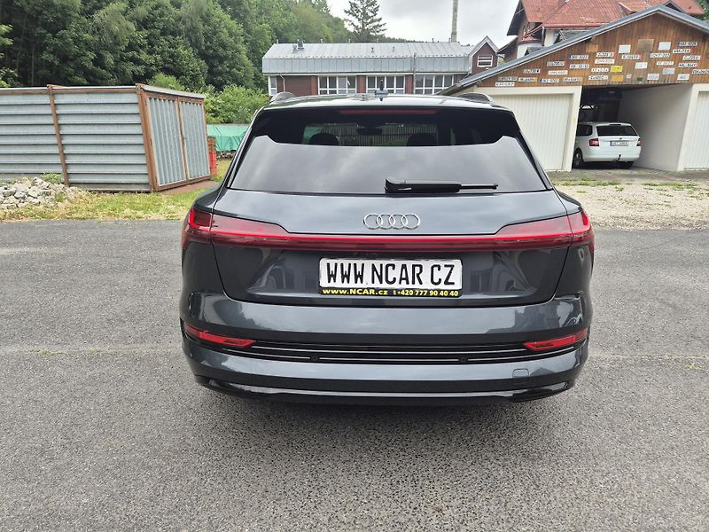 Audi e-tron 55 QUATTRO 300kw 21ALU - fotka 8 z 48