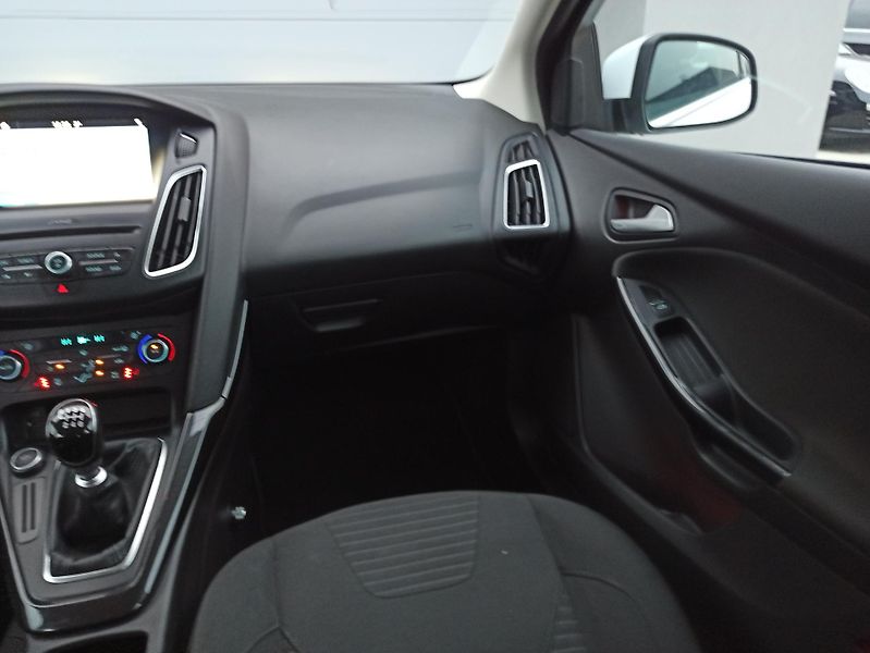 Ford Focus 1.5TDCi 88kW ČR,1.MAJ.TITANIUM - fotka 17 z 30