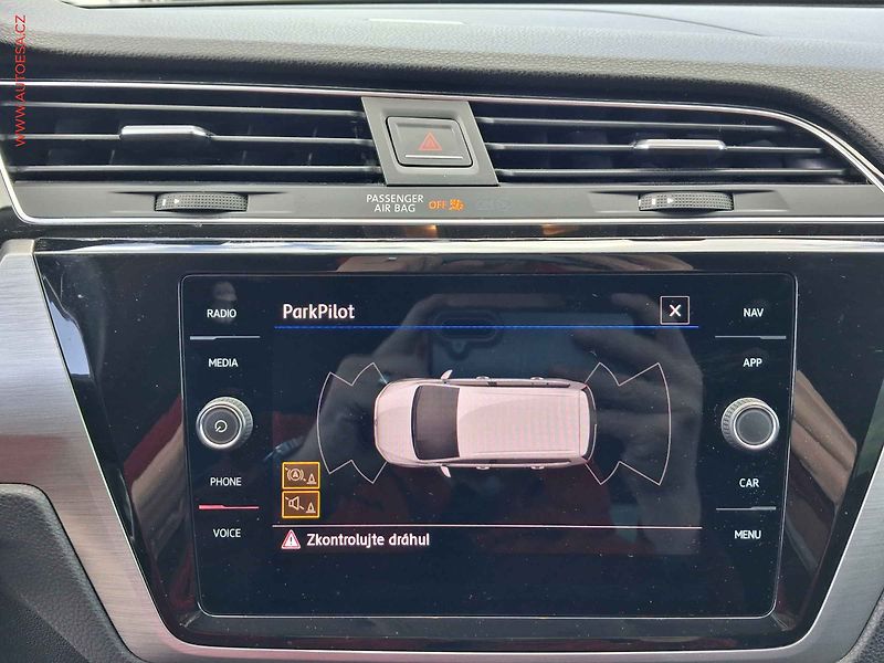 Volkswagen Touran (2019) 2.0TDi, DSG, navi, AC, TZ - fotka 17 z 23