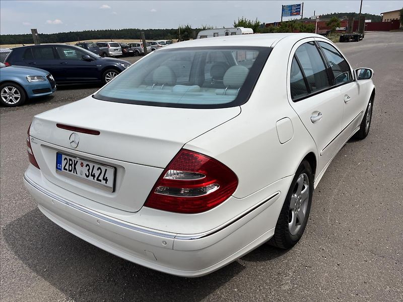 Mercedes-Benz Třídy E 3,2 i E320 AUT 165KW 4MATIC AC - fotka 6 z 34