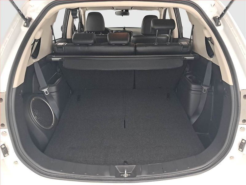 Mitsubishi Outlander (2016) 2.2 DI-D, 4X4, 7 míst, ČR - fotka 13 z 20