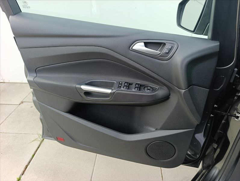 Ford C-MAX 1,5 TDCi Kamera Navi Tempomat - fotka 12 z 34