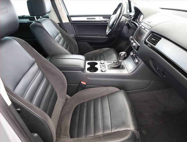 Volkswagen Touareg (2015) R-Line 3.0 TDI, 4X4, Automat - fotka 7 z 21