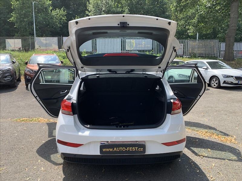 Hyundai i30 1,5 i,ČR,SERVISKA,1.MAJ - fotka 17 z 20
