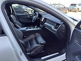 Volvo XC60 B5 AWD // PLUS DARK // 1.maj.  - náhled 15