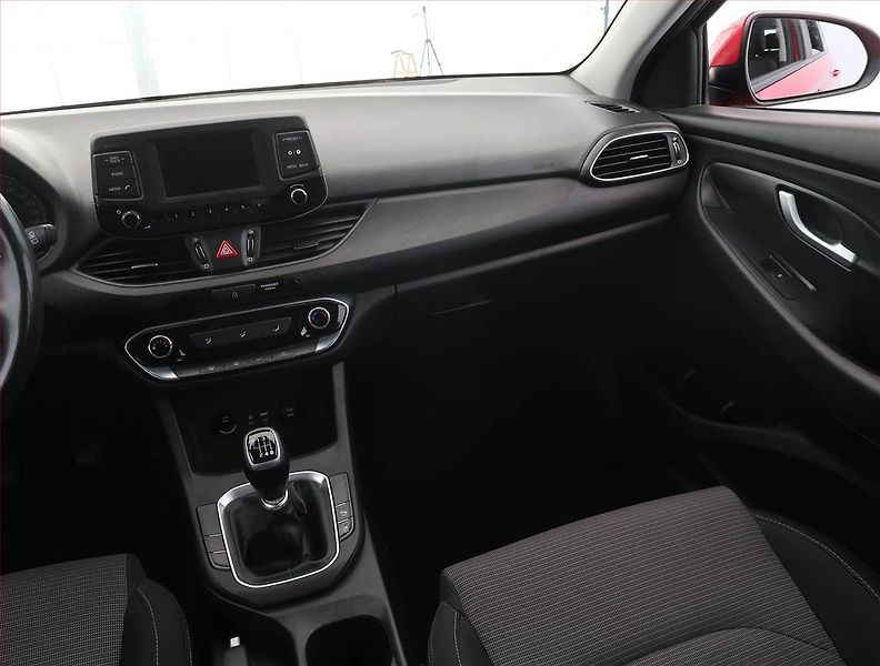 Hyundai i30 (2018) 1.0 T-GDI, Serv.kniha - fotka 8 z 18