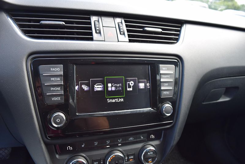 Škoda Octavia (2017) 1.4TSI 110kwSTYLE XEN TAŽ NAVI - fotka 25 z 45