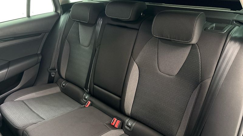 Škoda Octavia 2.0 TDI Ambition Combi - fotka 16 z 24