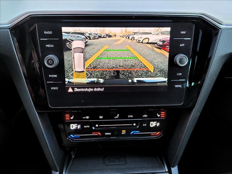 Volkswagen Passat 2,0 zálohováno - fotka 25 z 48