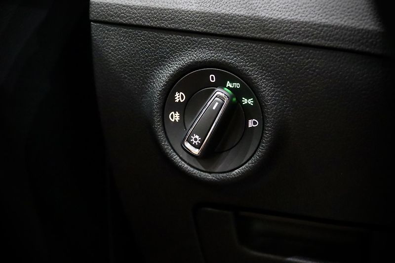 Škoda Superb 3 FL 2.0 TSI 140 kW DSG L&K - fotka 38 z 59