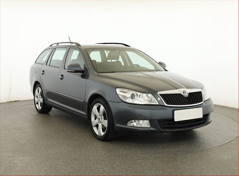 Škoda Octavia (2011) Ambiente 1.6 TDI, Automat - fotografie inzerátu