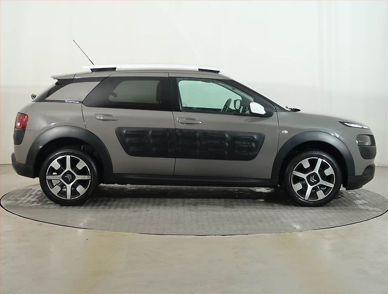 Citroën C4 Cactus (2017) 1.6 BlueHDi, Serv.kniha, Navi - fotka 6 z 13