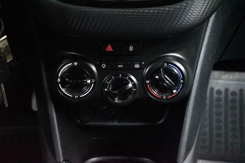Peugeot 2008 1.2 PureTech*PO SERVISE*ČR* - fotka 19 z 32