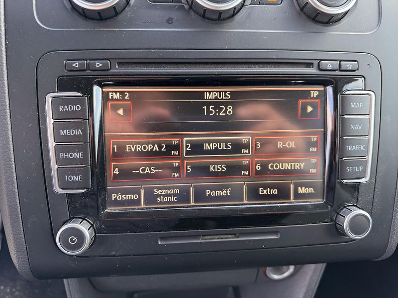 Volkswagen Touran 1,6 TDi/77kW - Webasto,TZ,... - fotka 23 z 60