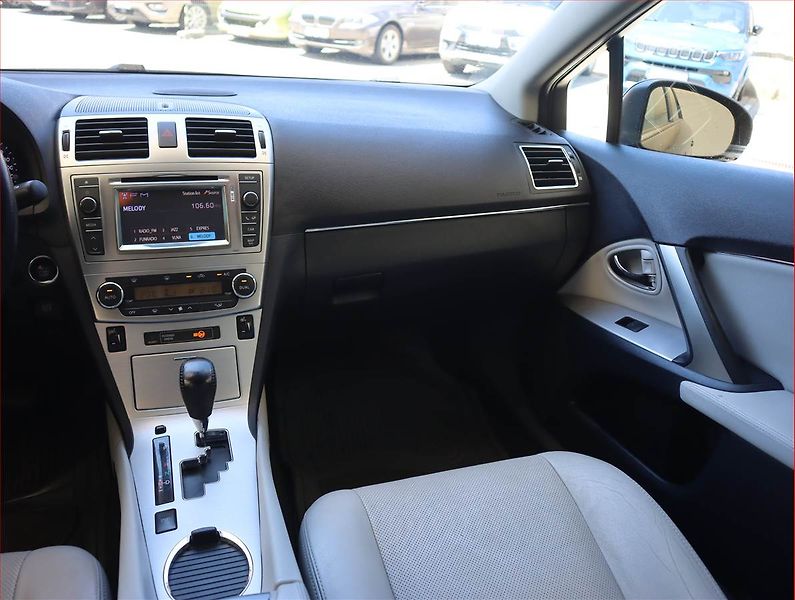 Toyota Avensis (2012) 2.2 D-4D, Automat, Xenony - fotka 8 z 21