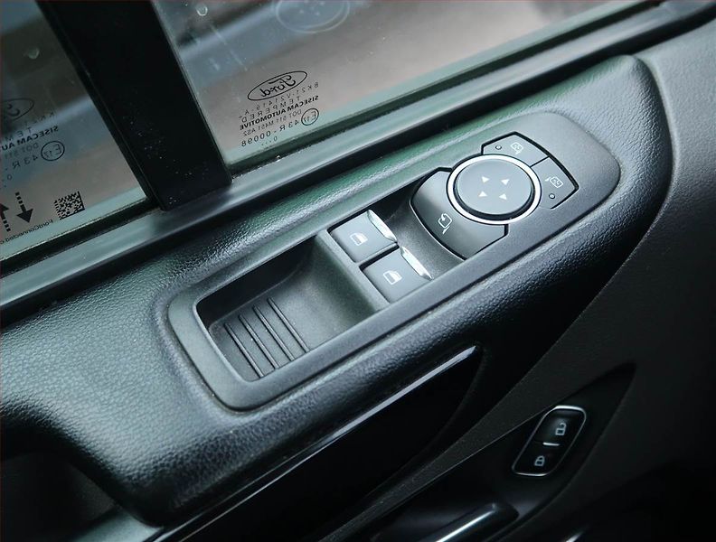 Ford Tourneo Custom (2021) Titanium 2.0 EcoBlue, ČR - fotka 21 z 25