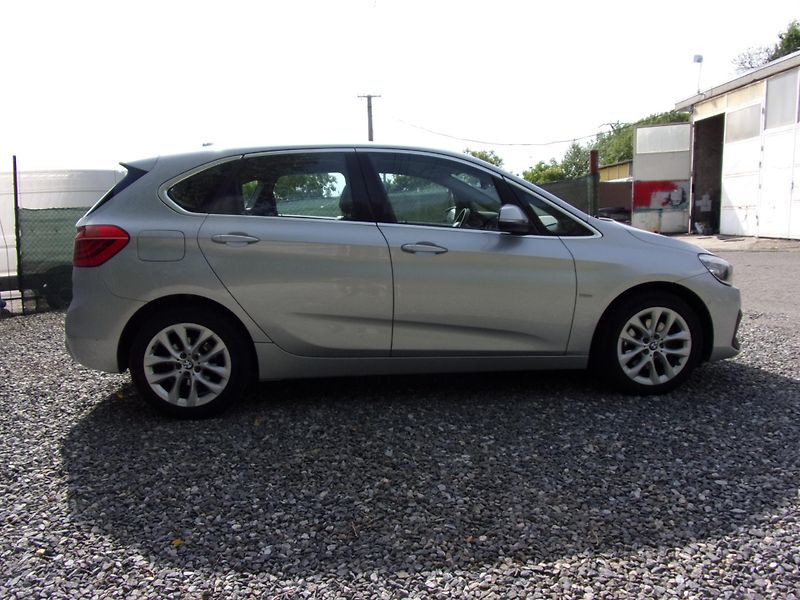 BMW Řada 2 (2019) 218 4x4 110kW LUXURY LINE KŮŽE - fotka 4 z 25
