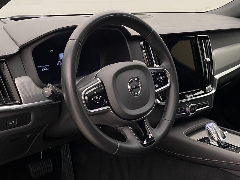Volvo S90 B5 AWD BLACK ULTIMATE AUT CZ - fotka 19 z 62