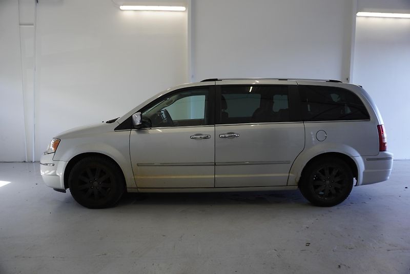 Chrysler Grand Voyager 3,8I LIMITED AUT. - fotka 8 z 30