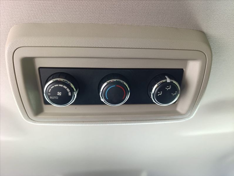 Fiat Freemont 2,0 MULTIJET 7MÍST 4x4 AT NAVI - fotka 34 z 41