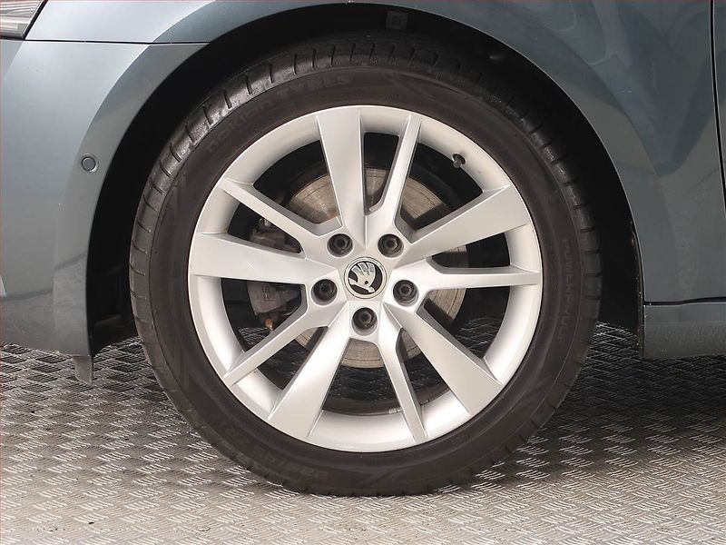Škoda Octavia (2019) 1.6 TDI, Automat, Kůže, Navi - fotka 15 z 19