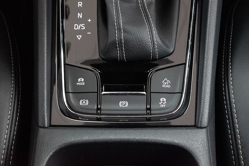 Škoda Kodiaq 2.0 TDI 4x4*SPORTLINE*TAŽNÉ*ČR - fotka 23 z 51