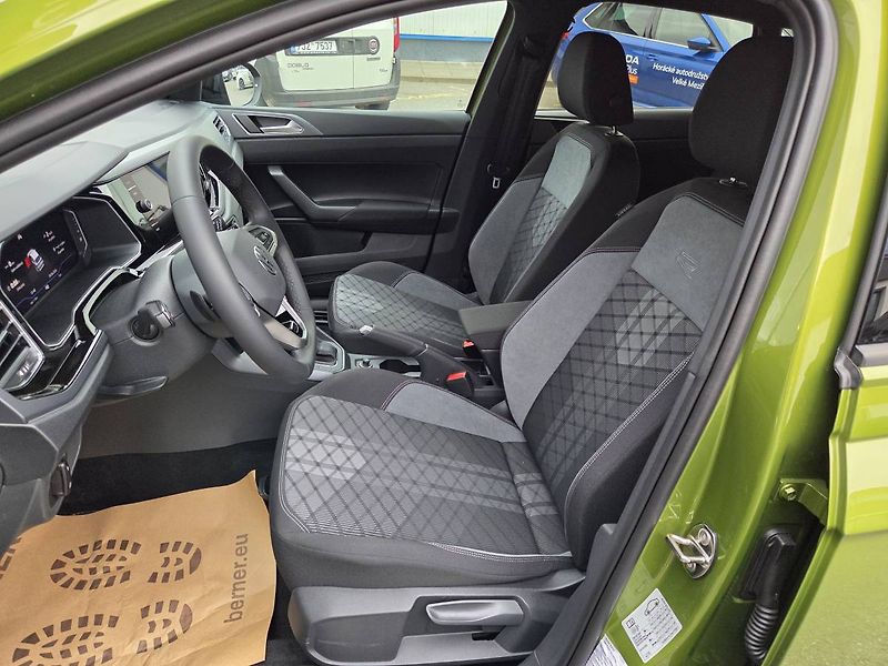 Volkswagen Taigo (2025) 1.5 TSI DSG R-Line - fotka 12 z 46