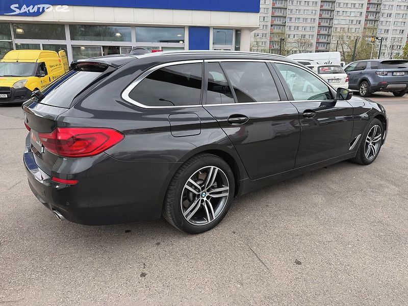 BMW Řada 5 520d XDRIVE 140kW - fotka 6 z 33