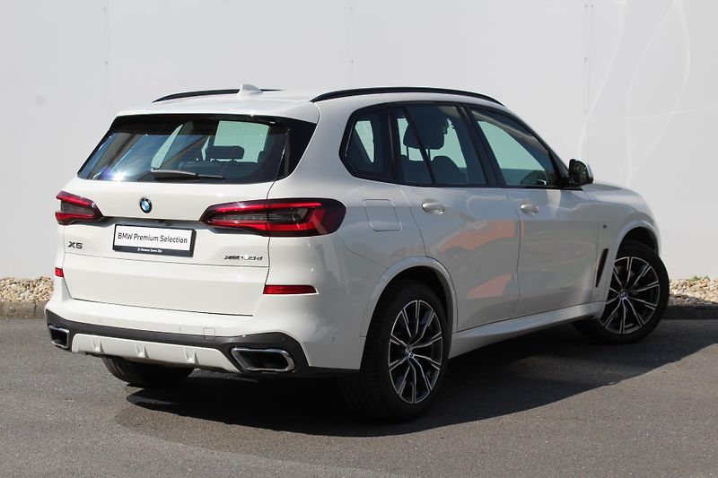 BMW X5 xDrive30d - fotka 2 z 24