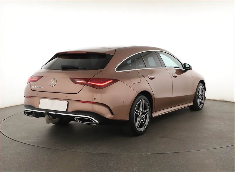 Mercedes-Benz CLA (2023) AMG Paket 250 e - fotka 5 z 31