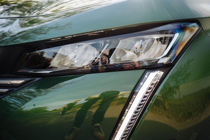 Peugeot 308 (2022) Allure Hybrid 180 - fotka 7 z 26