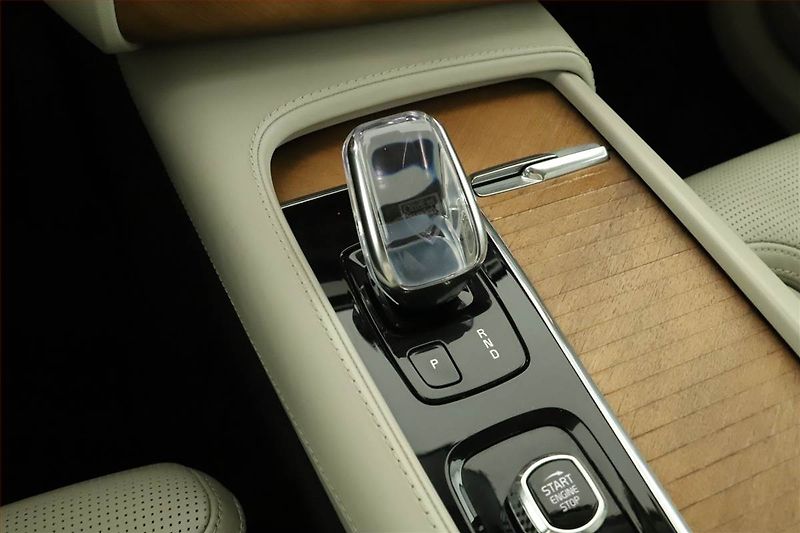 Volvo XC90 (2019) D5 AWD, DPH, Harman/Cardon - fotka 9 z 18