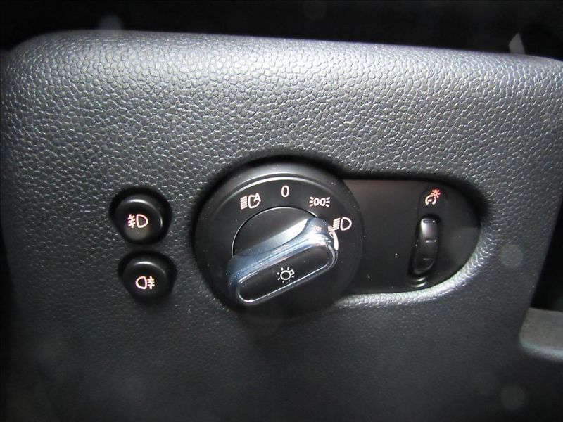Mini Cooper 1,5 i 100kW - fotka 29 z 34