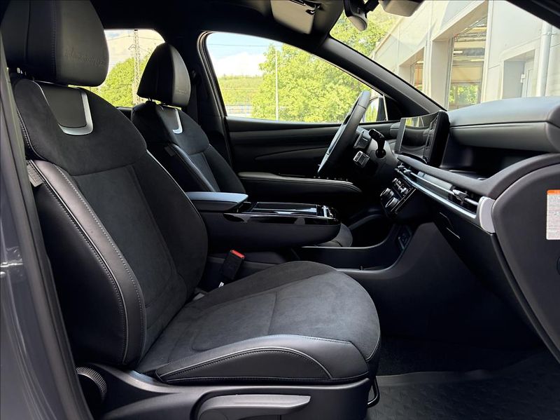 Hyundai Tucson 1,6 T PHEV AT  FL 20 Years - fotka 9 z 22