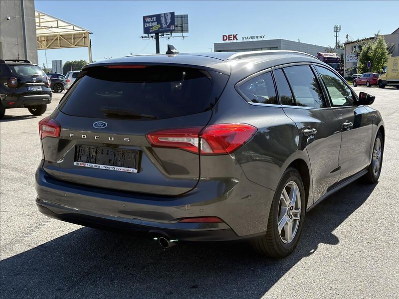 Ford Focus 1,5 TDCi88kW Led,Nav,Kamer,ACC - fotka 2 z 44