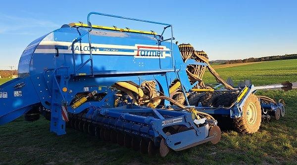 New Holland (2021) T7.270 +secí Farmet Falcon  - fotka 9 z 10