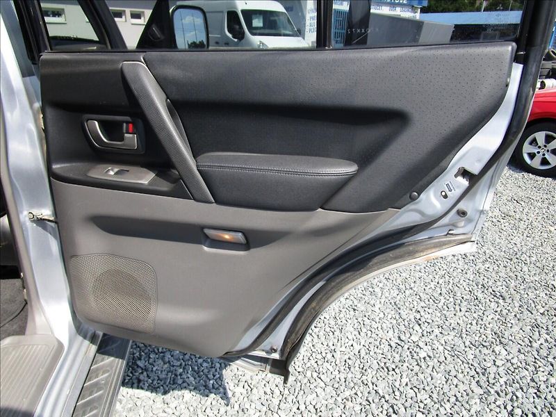 Mitsubishi Pajero 3.2 Di-D, 4x4, aut. klima, 7 m - fotka 32 z 54