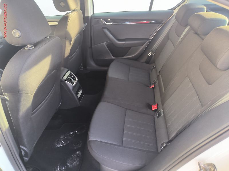 Škoda Octavia (2018) 1.6 TDi, ČR, LED, navi - fotka 10 z 22