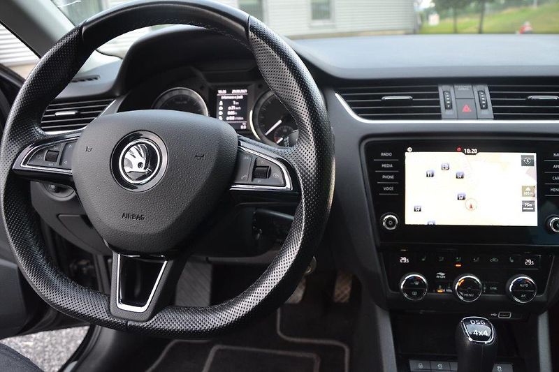 Škoda Octavia combi4x4 110 kW DSG Black line - fotka 16 z 42