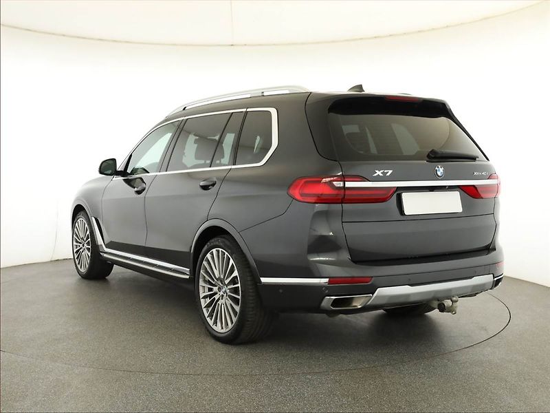 BMW X7 (2020) xDrive40i - fotka 4 z 28