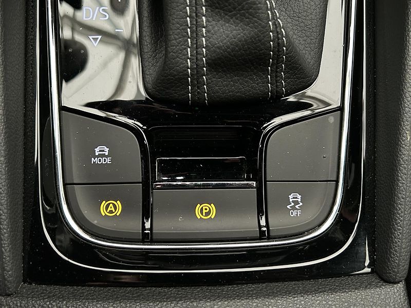 Škoda Karoq 1.5 TSI SportLine - fotka 19 z 31