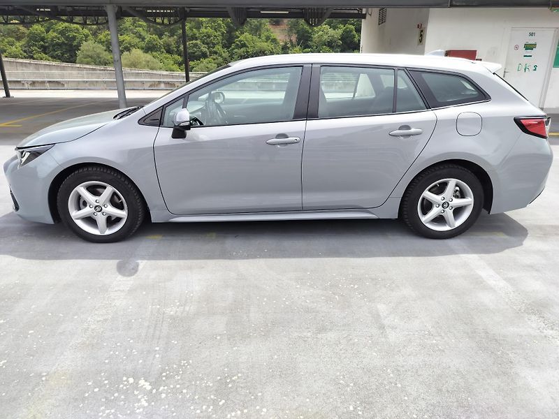 Toyota Corolla 1.8 hybrid business, navigace - fotka 4 z 29