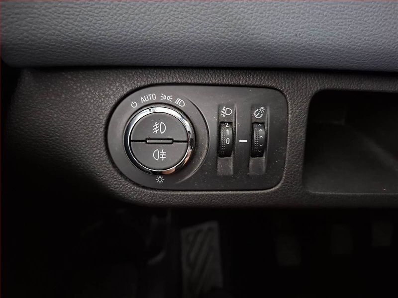 Opel Meriva (2015) 1.4 Turbo, Tempomat - fotka 16 z 18