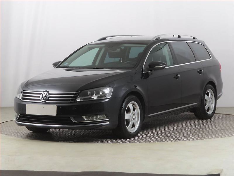 Volkswagen Passat (2013) 1.6 TDI, Serv.kniha, Navi - fotka 2 z 21