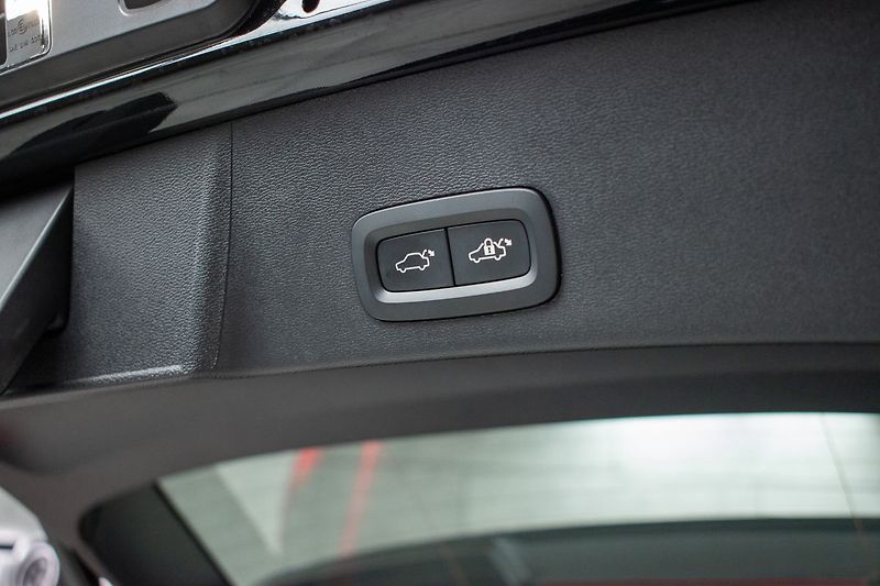 Volvo XC40 B4 CORE*145KW*ACC*ČR*DPH*1.MAJ - fotka 38 z 46