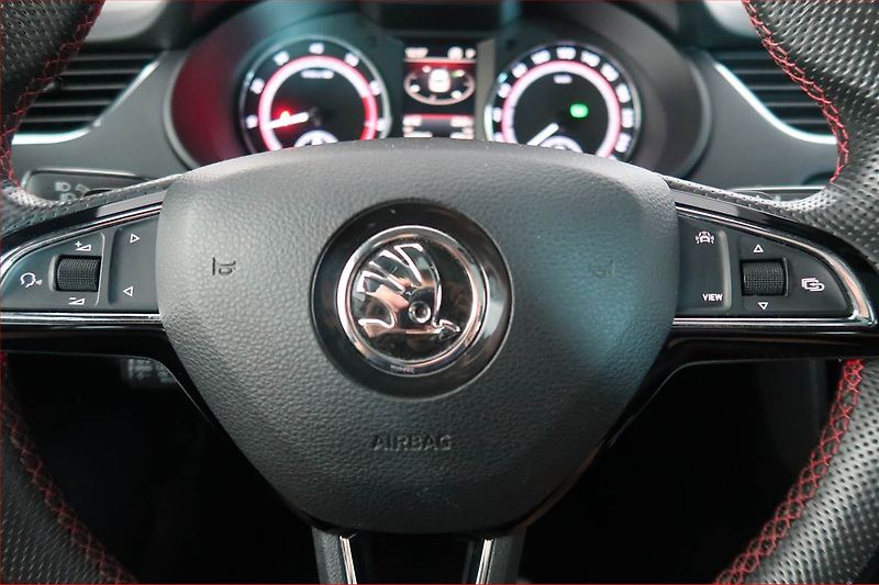 Škoda Octavia (2018) RS 2.0 TSI - fotka 22 z 23