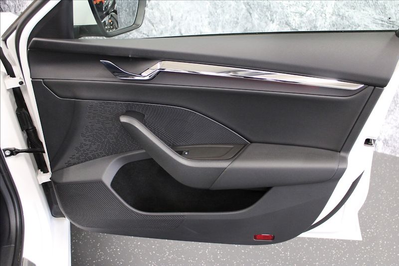 Škoda Octavia 2,0 TDI DSG Style 1.majitel CZ - fotka 9 z 36