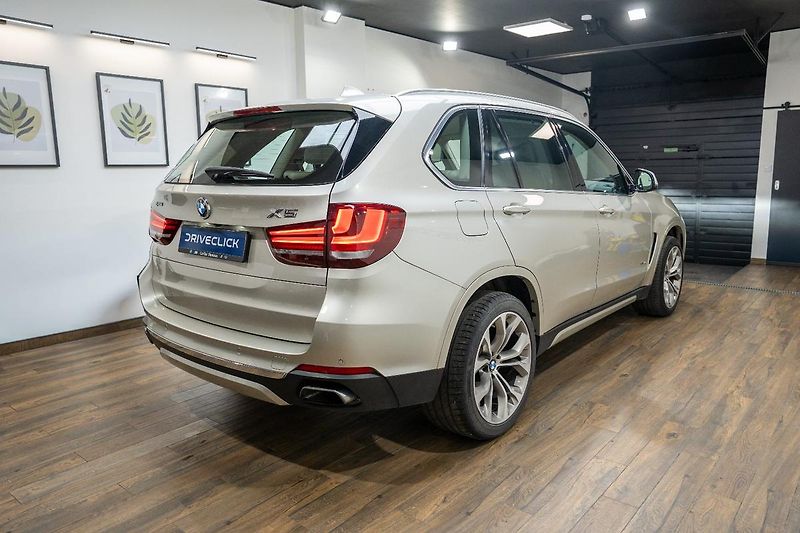 BMW X5 40e 2.0 180 kW xDrive - fotka 4 z 49